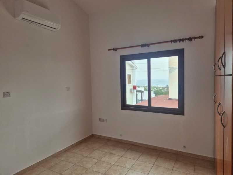 Semi detached house for long term rent