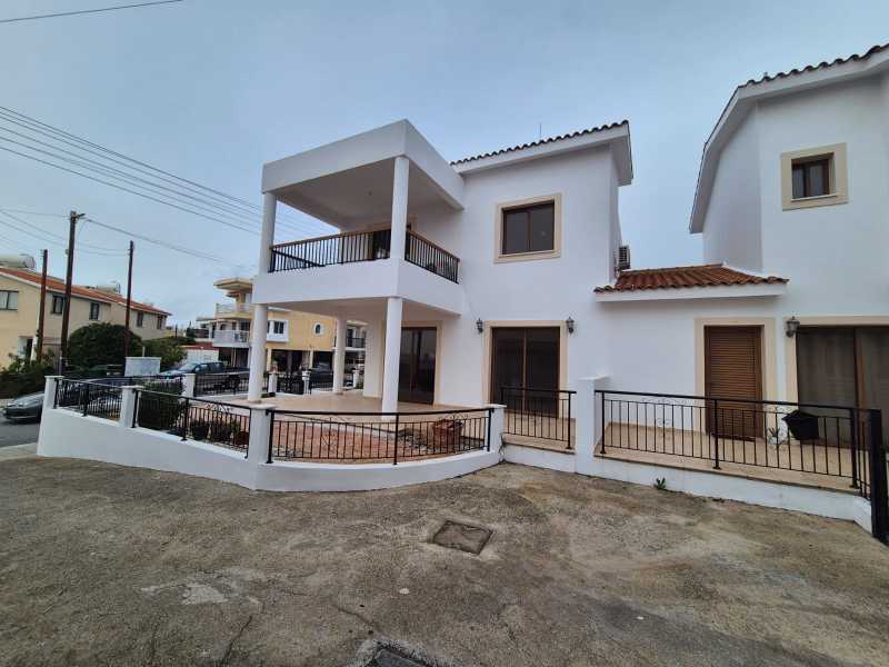 Semi detached house for long term rent