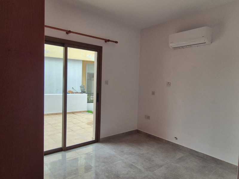 Semi detached house for long term rent