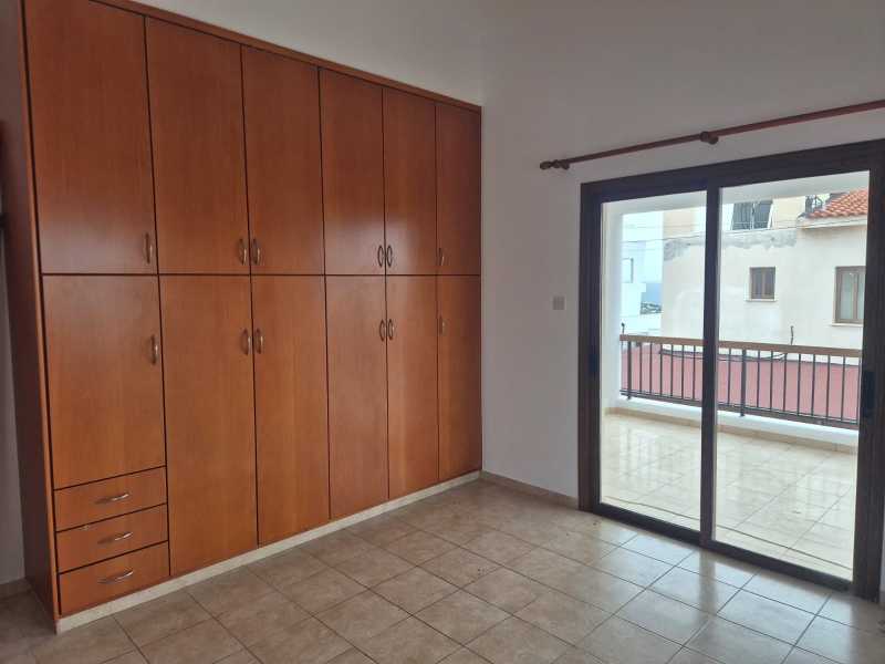 Semi detached house for long term rent