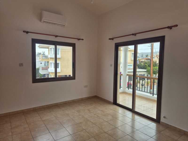 Semi detached house for long term rent