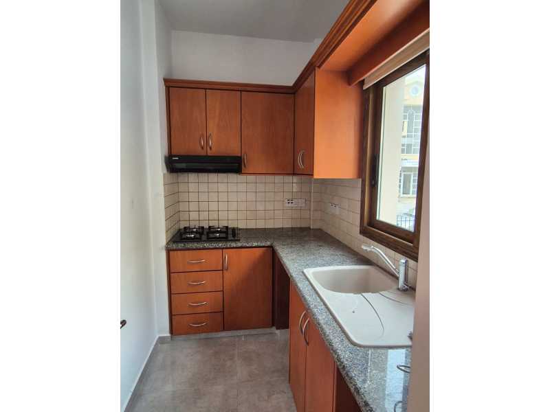 Semi detached house for long term rent