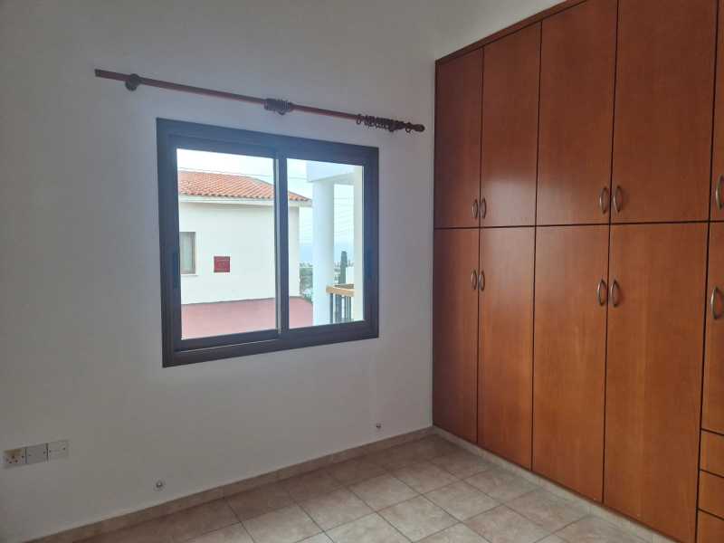 Semi detached house for long term rent