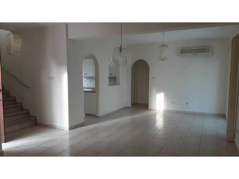 Lovely villa for long term rent in Kissonerga