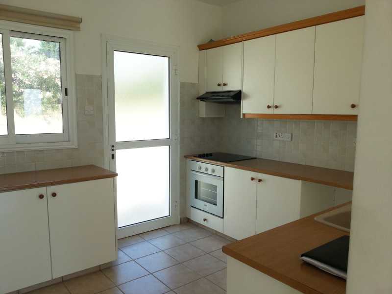 Lovely villa for long term rent in Kissonerga