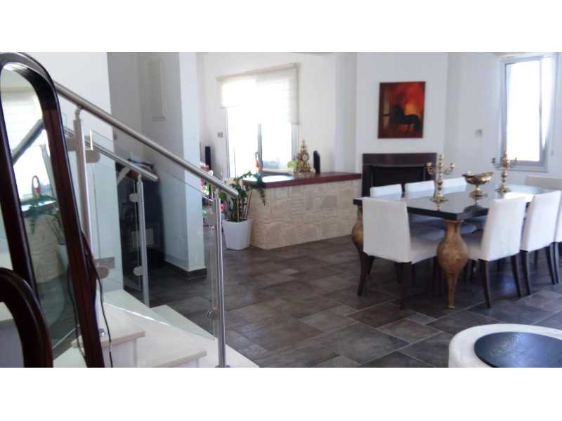 Spacious villa for long term rent in Coral bay