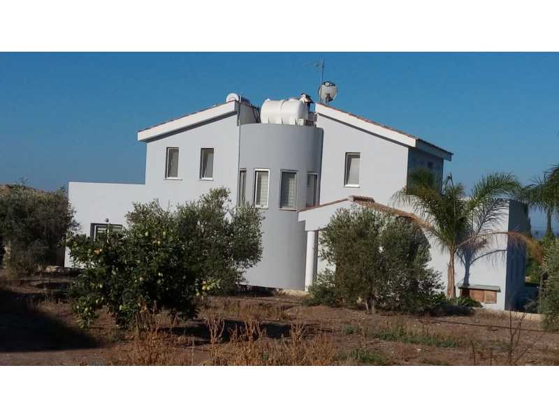 Spacious villa for long term rent in Coral bay