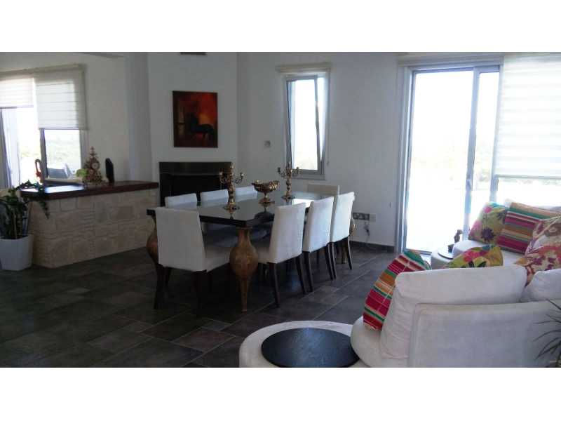 Spacious villa for long term rent in Coral bay