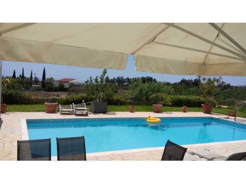 Spacious villa for long term rent in Coral bay