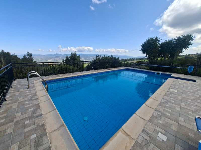 Furnished villa in Droushia