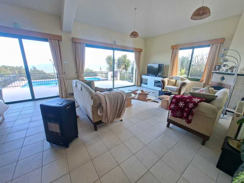 Furnished villa in Droushia