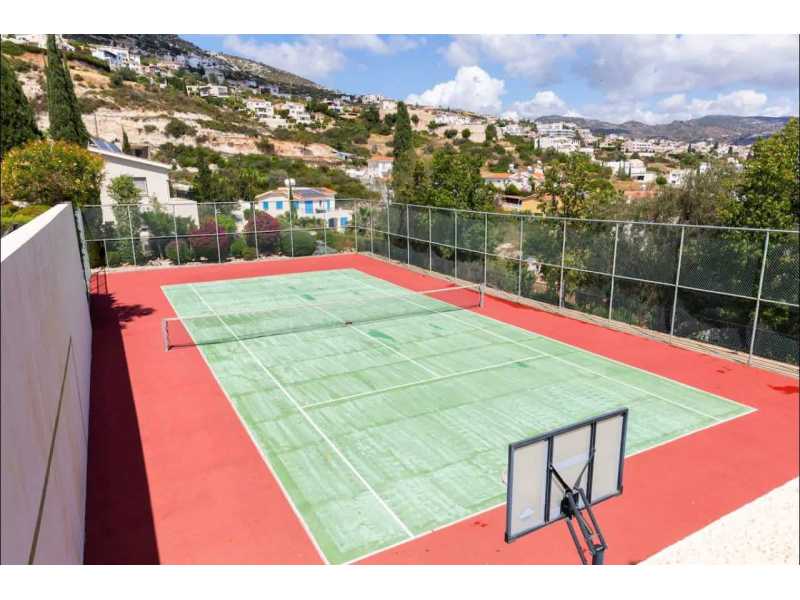 Spacious villa for long term rent