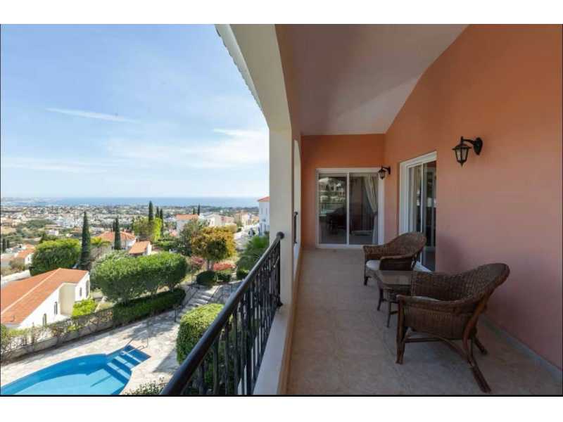 Spacious villa for long term rent