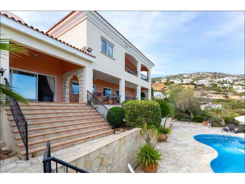 Spacious villa for long term rent