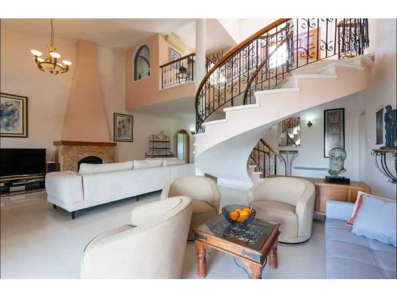 Spacious villa for long term rent