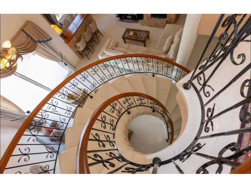 Spacious villa for long term rent