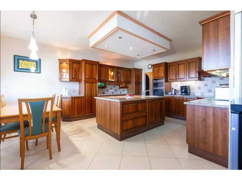 Spacious villa for long term rent