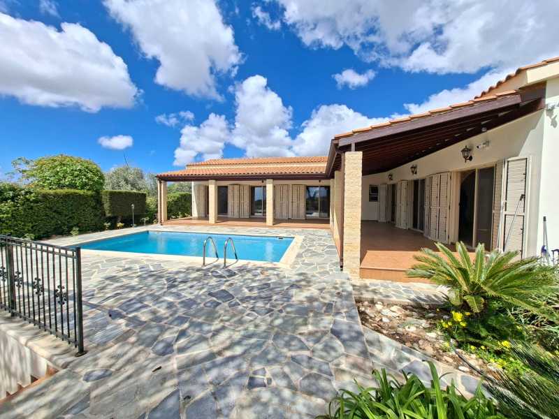 Lovely bungalow for long term rent in Mesoyi