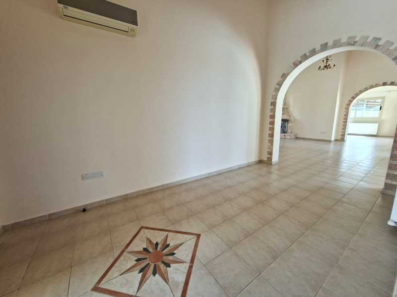 Lovely bungalow for long term rent in Mesoyi