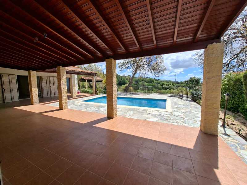 Lovely bungalow for long term rent in Mesoyi