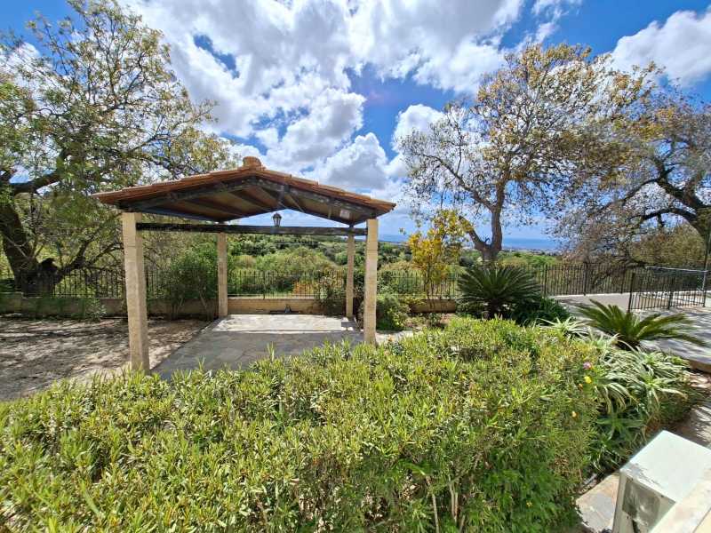 Lovely bungalow for long term rent in Mesoyi