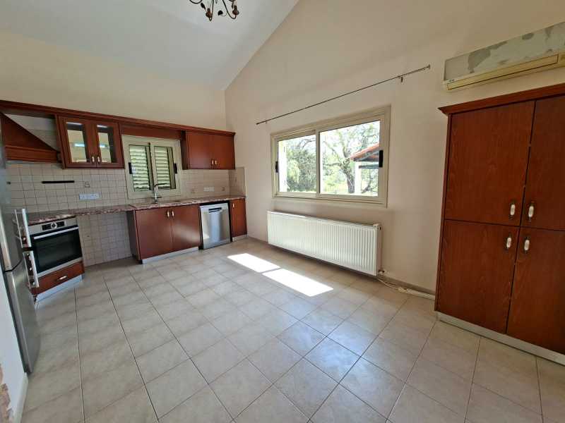 Lovely bungalow for long term rent in Mesoyi