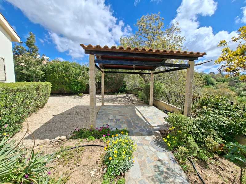 Lovely bungalow for long term rent in Mesoyi