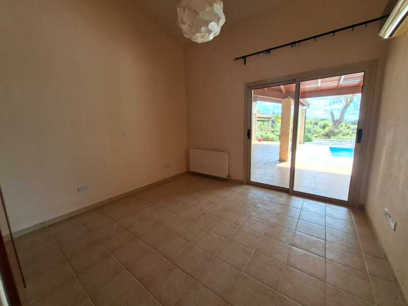 Lovely bungalow for long term rent in Mesoyi