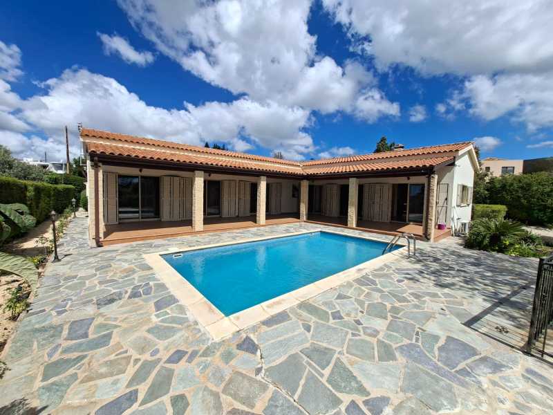 Lovely bungalow for long term rent in Mesoyi