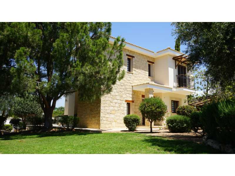 Beautiful villa for long term rent