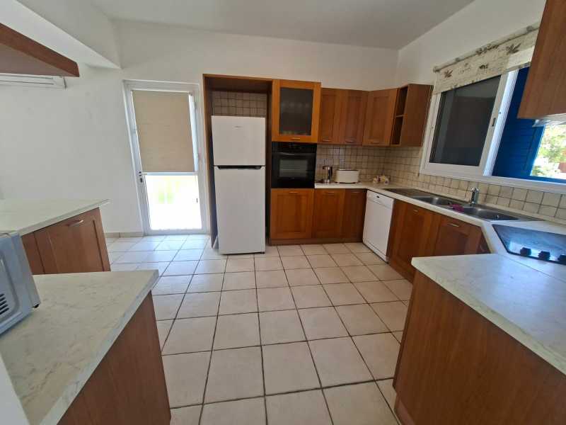 Cosy detached villa for long term rent in Chloraka