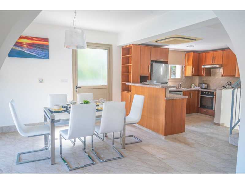 4 Bedrooms villa in Polis area