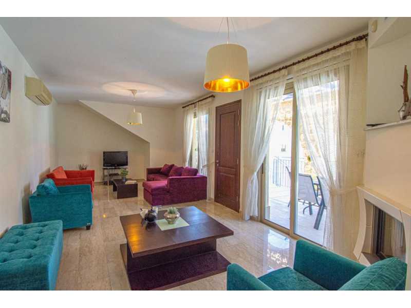 3 bedrooms villa for long term rent