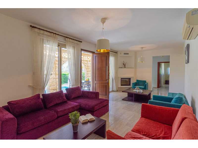 3 bedrooms villa for long term rent