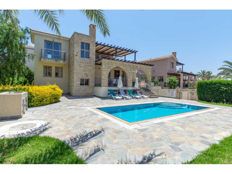 3 bedrooms villa for long term rent