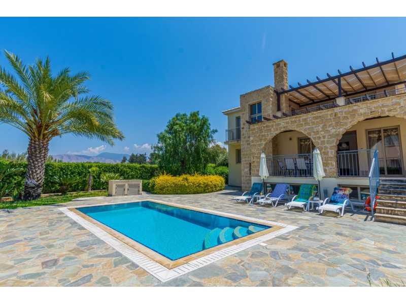 3 bedrooms villa for long term rent