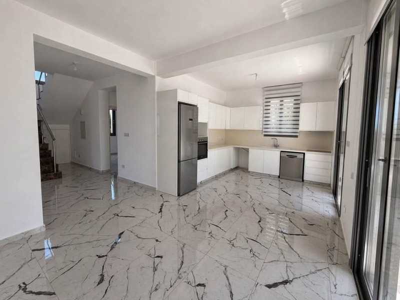 Unfurnished villa for long term rent