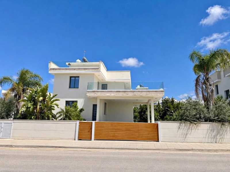 Unfurnished villa for long term rent