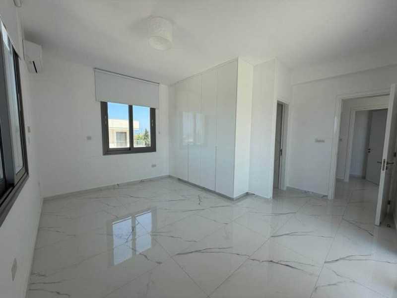 Unfurnished villa for long term rent