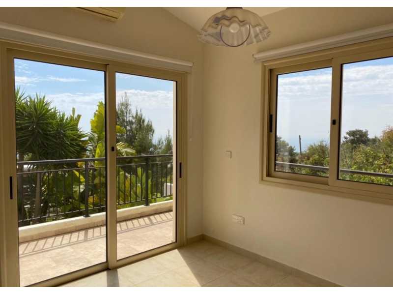 Unfurnished detached villa for long term rent