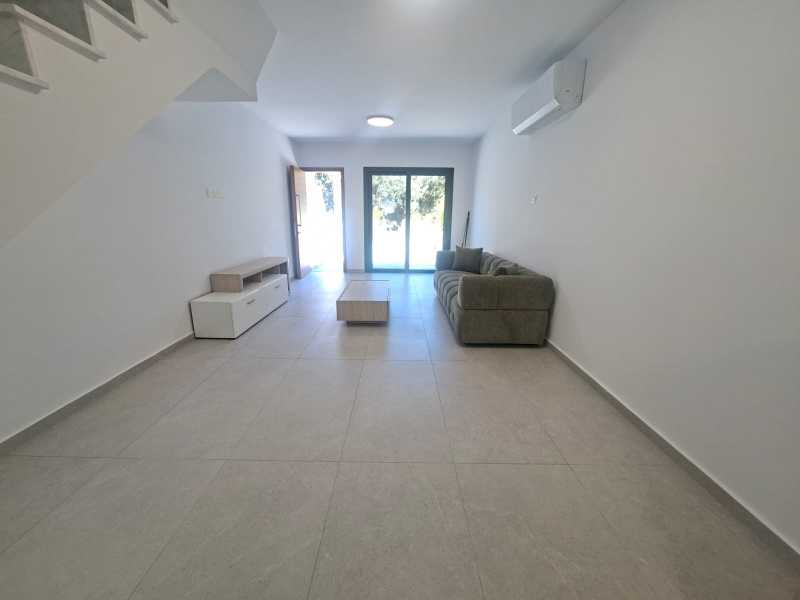Full renovated lovely apartment