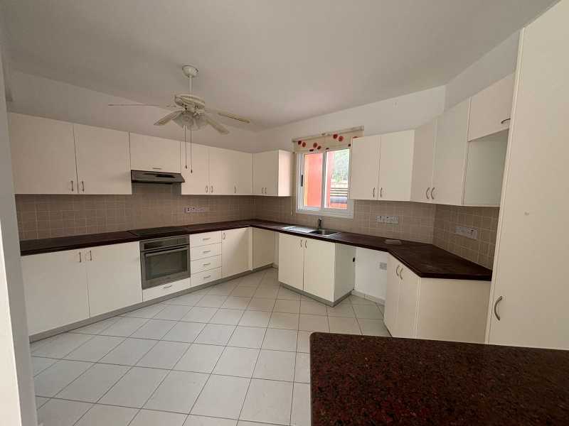 Townhouse for sale in Anarita