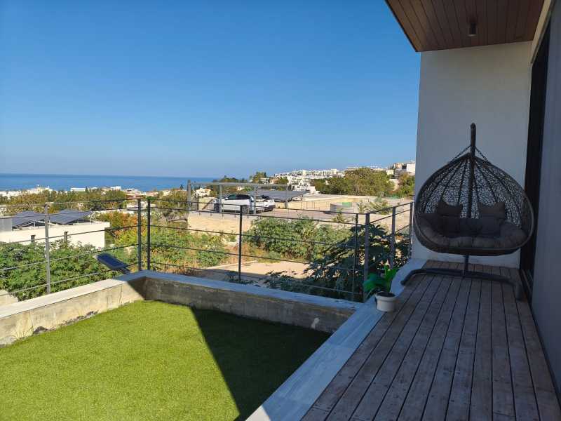 Modern luxury villa in Chloraka