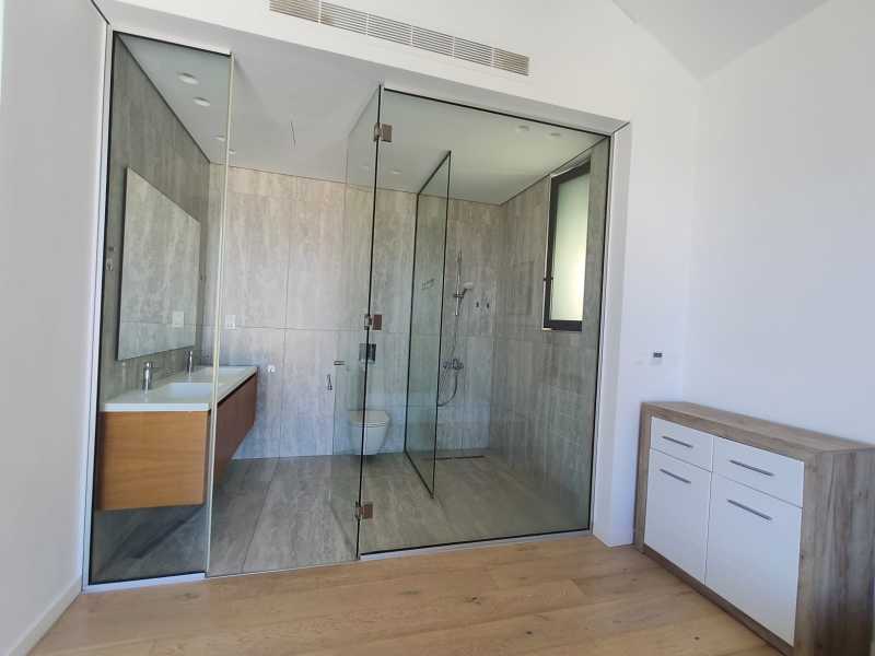 Modern luxury villa in Chloraka