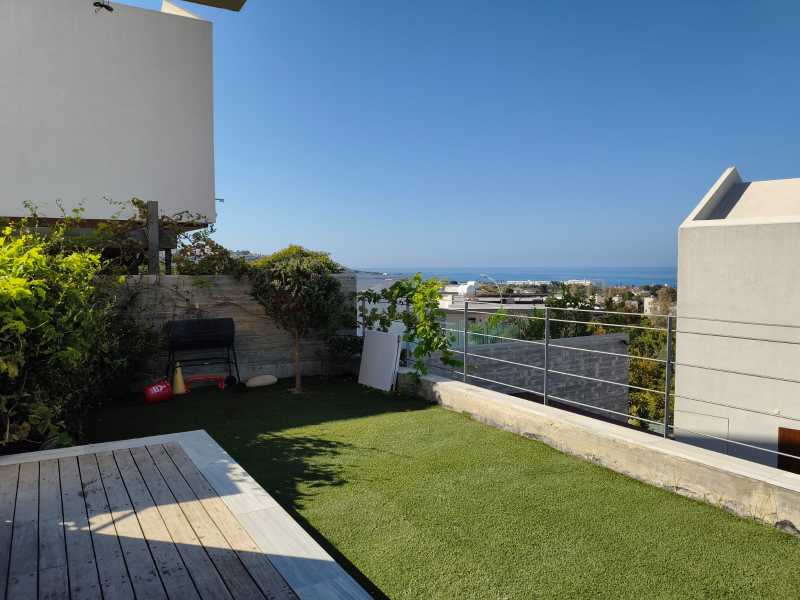 Modern luxury villa in Chloraka