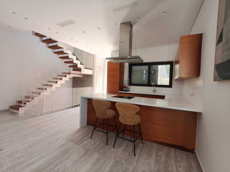 Modern luxury villa in Chloraka