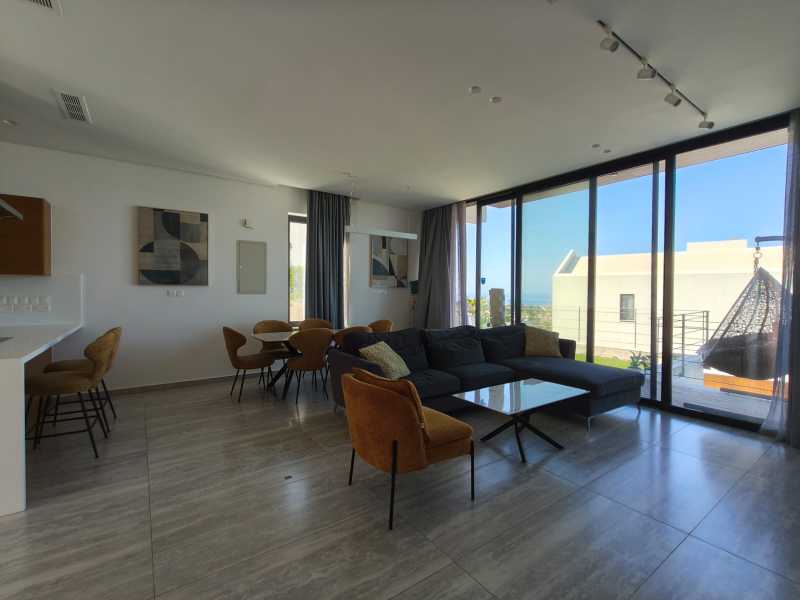 Modern luxury villa in Chloraka