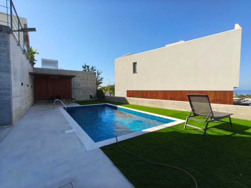 Modern luxury villa in Chloraka