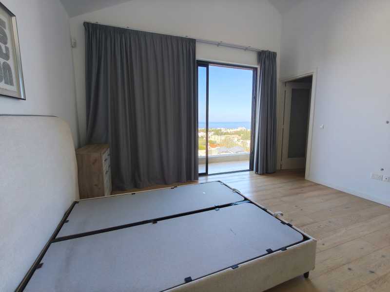 Modern luxury villa in Chloraka