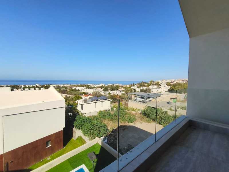 Modern luxury villa in Chloraka